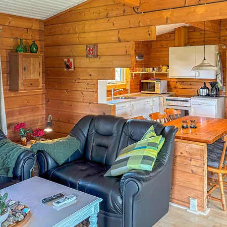 3 Bedroom Beautiful In Prázdninový dům