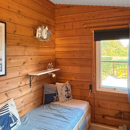 3 Bedroom Beautiful In Feriehus